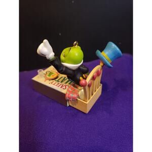 Treasury of Christmas Ornament, Pinpcchip